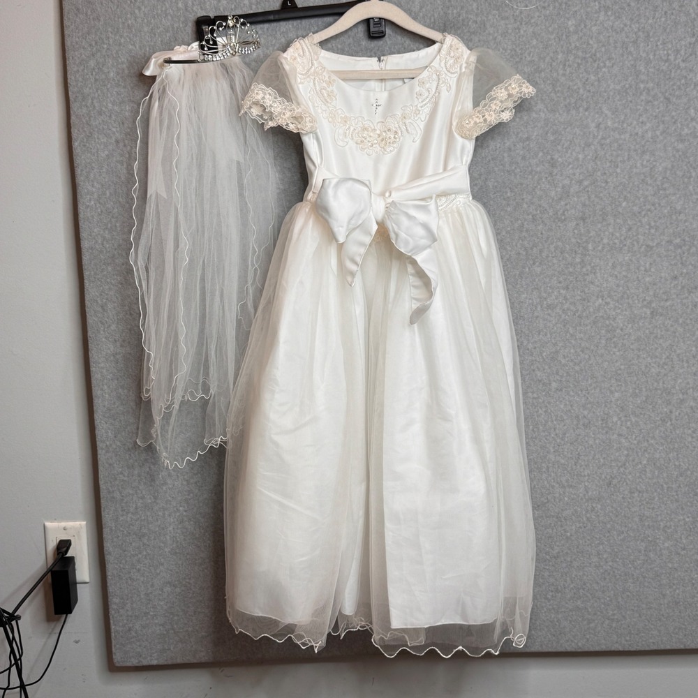 Vintage Corrine Girls White Gown Metal Tiara Layered Veil 8yrs Communion Baptism - Picture 1 of 9